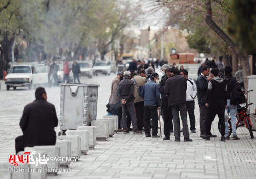 شلوغی شهر با شروع فعالیت اصناف در قم/نگرانی از موج دوم شیوع کرونا