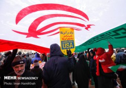 راهپیمایی باشکوه مردم بوشهر در کنار خلیج فارس برگزار شد