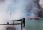 آتش‌سوزی در اسکله بندر نخل‌تقی/ ۷ شناور طعمه حریق شد